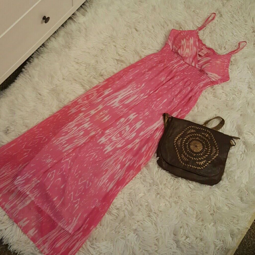Dresses - Picture 2 of 4